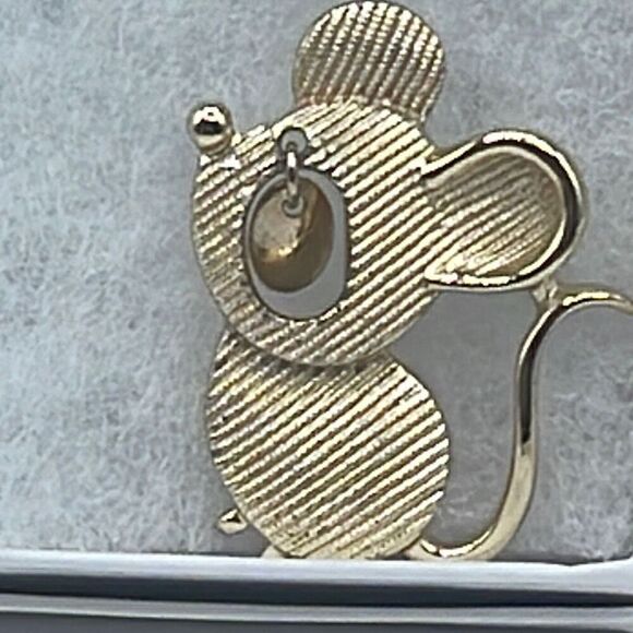 Vintage Sarah Coventry mouse with moving eye brooch - Picture 2 of 11